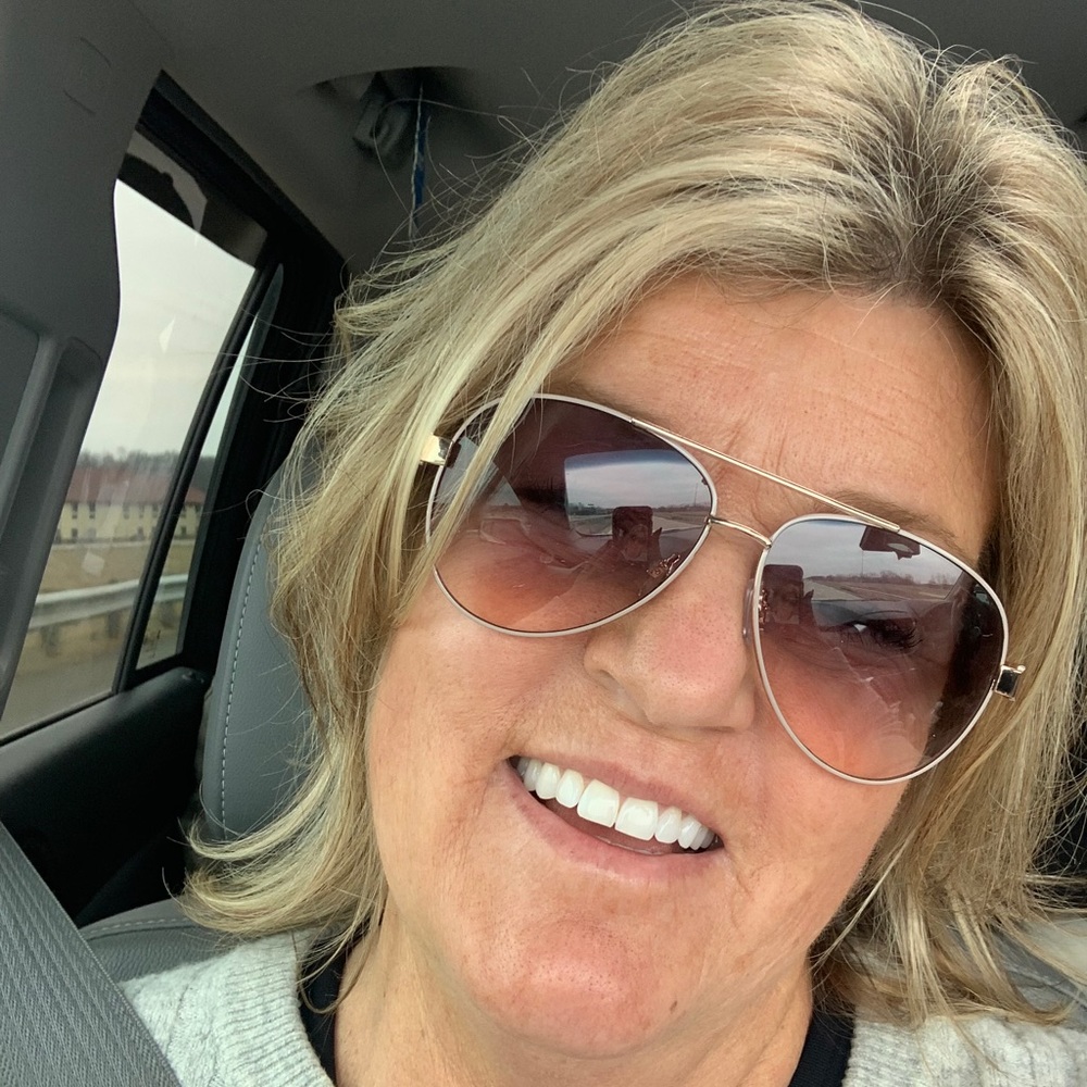 Meet your Posher, Stephanie